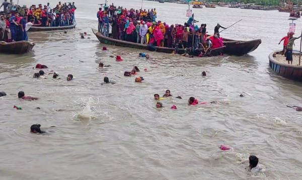 মোংলায় যাত্রীবাহী ট্রলারডুবি, নিখোঁজ অনেকেই